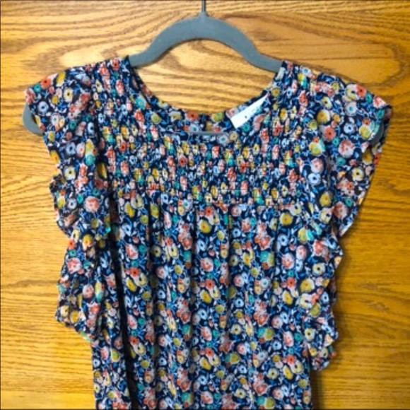 SOLD!! LOFT Flutter Sleeve Floral Top Size XS - Picture 3 of 12